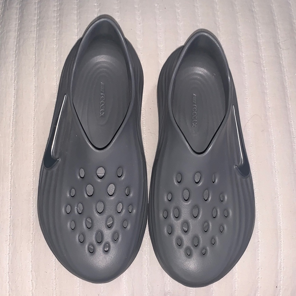 Nike ReactX Rejuven8
Like new
Men’s size 7, slip on